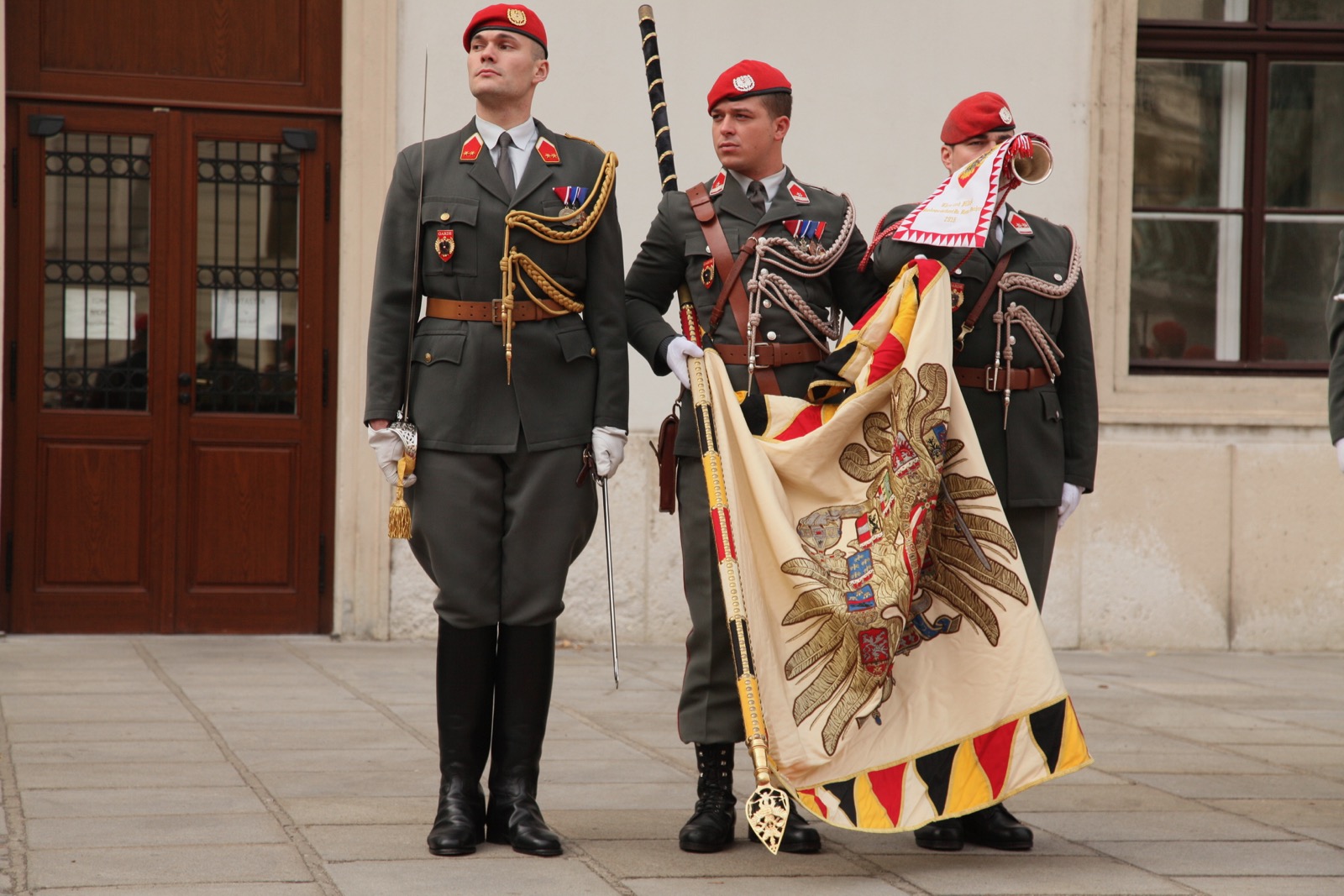 2018_10_23_4Gardekompanie_Albanien_HBM_Burghof - 16 of 24