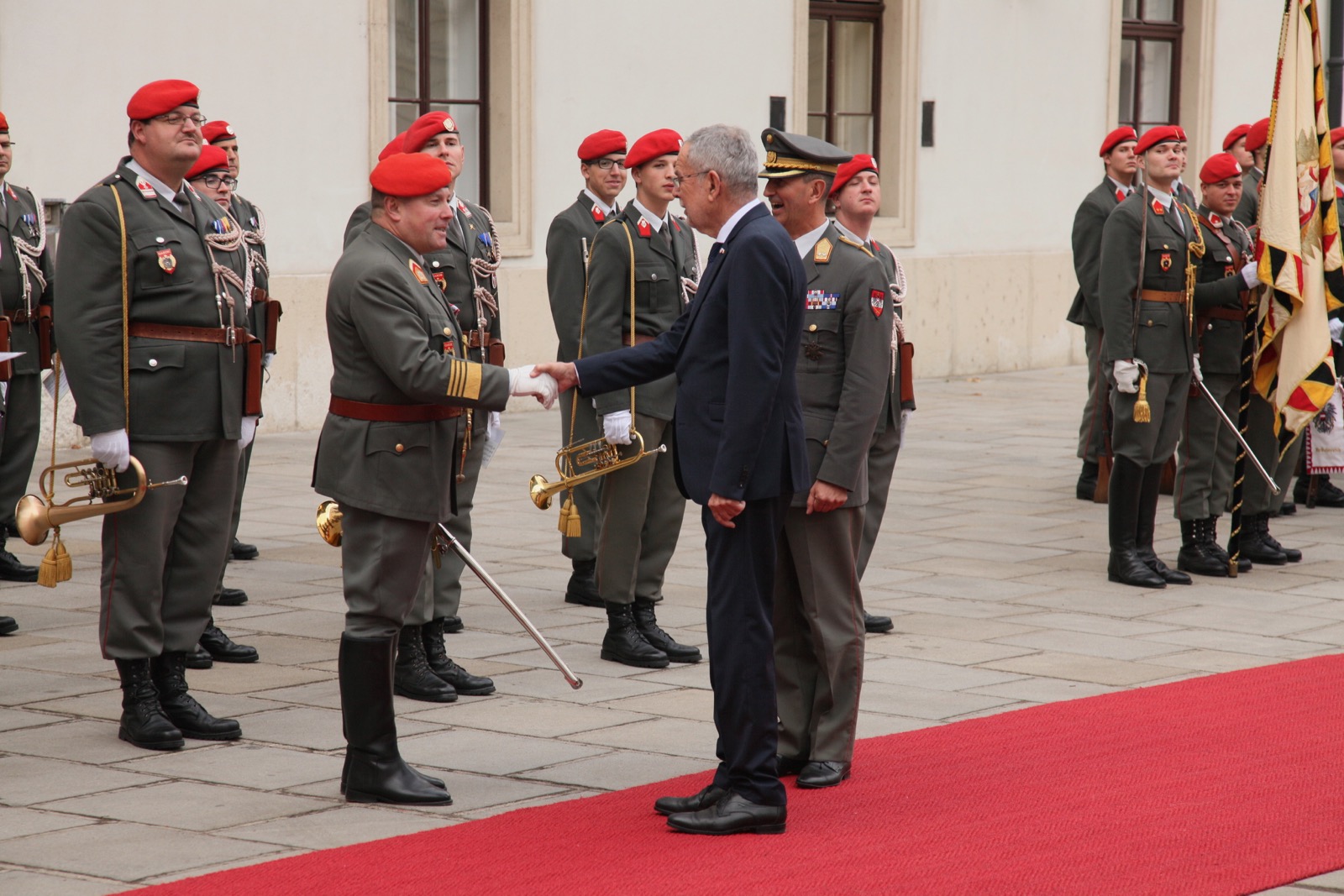 2018_10_23_4Gardekompanie_Albanien_HBM_Burghof - 6 of 24