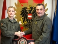 Gefreiter Bartl Florian meldet sich bei Gardekommandant Oberst Stefan Kirchebner als Weltmeister aus Argentinien zurück