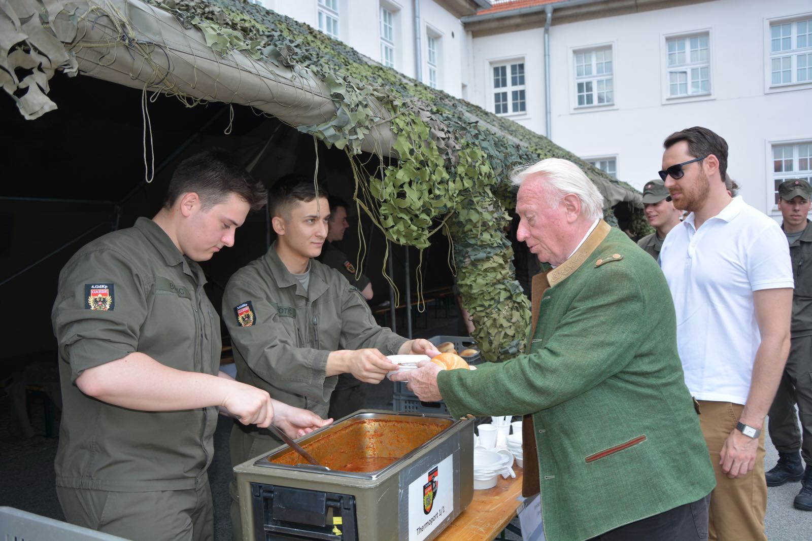 2019_05_25_Garde_Traditionstag_Block2_Innenhof1200-10-of-64