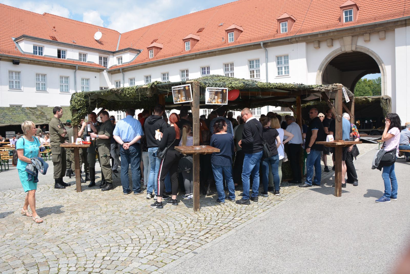 2019_05_25_Garde_Traditionstag_Block2_Innenhof1200-27-of-64