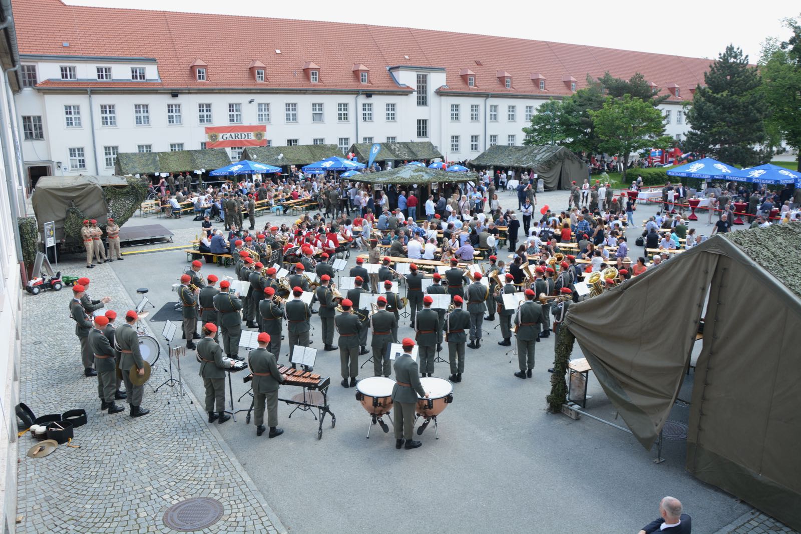 2019_05_25_Garde_Traditionstag_Block2_Innenhof1200-64-of-64