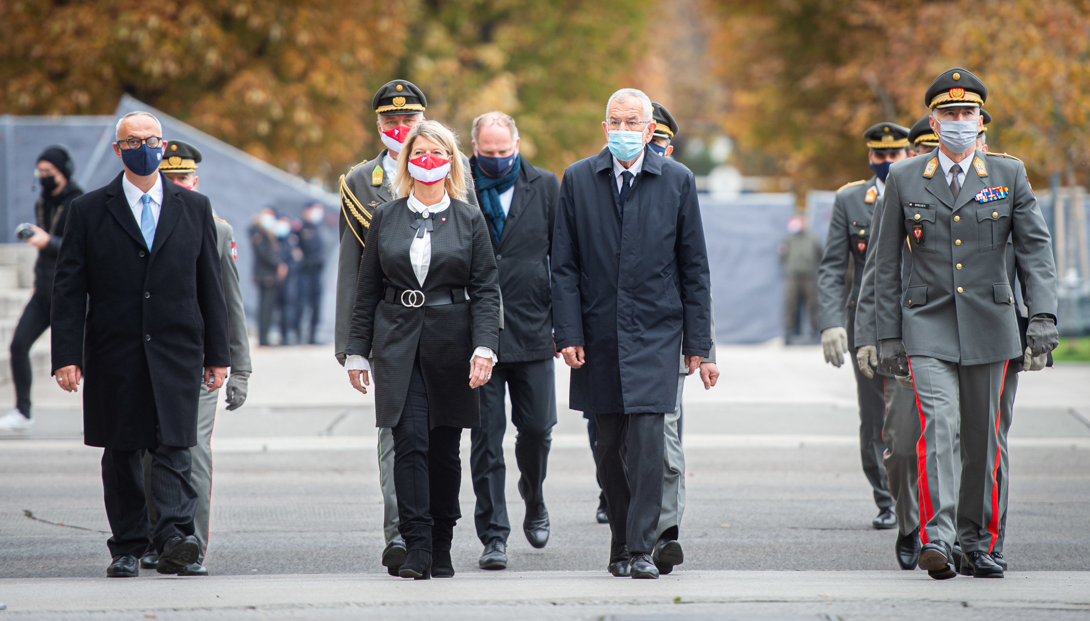 Kranzniederlegung im Weiheraum im Äußeren Burgtor mit Bundespräsident Alexander Van der Bellen und Verteidigungsministerin Klaudia Tanner