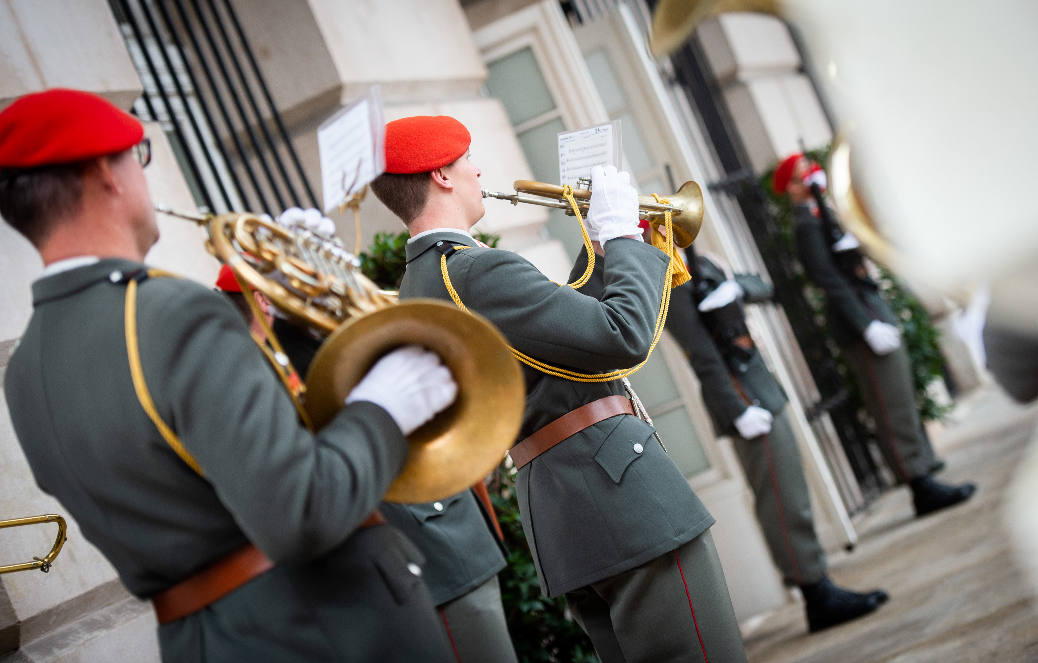 Kranzniederlegung im Weiheraum im Äußeren Burgtor mit Bundespräsident Alexander Van der Bellen und Verteidigungsministerin Klaudia Tanner