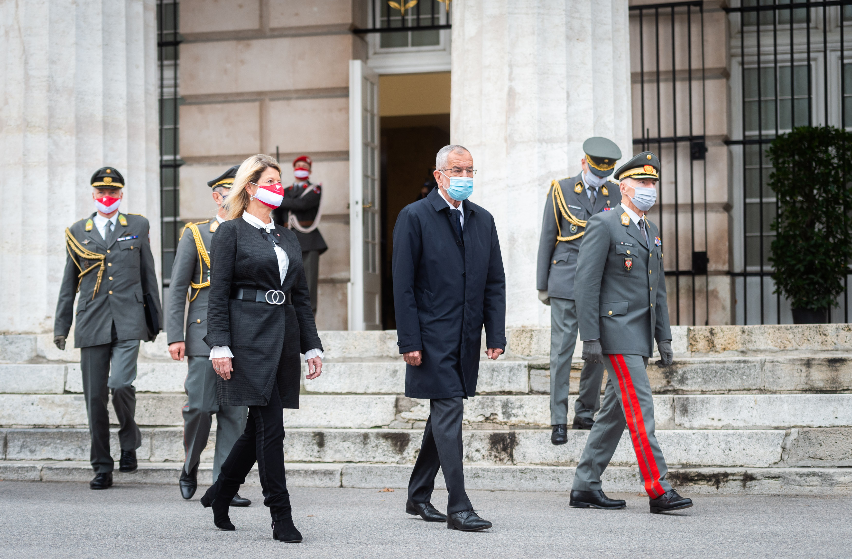 Kranzniederlegung im Weiheraum im Äußeren Burgtor mit Bundespräsident Alexander Van der Bellen und Verteidigungsministerin Klaudia Tanner