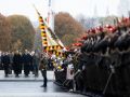 Am 26. Oktober 2024 fand anlässlich des Nationalfeiertages die traditionelle Kranzniederlegung im Weihraum am Wiener Heldenplatz statt. Im Bild Bundeskanzler Karl Nehammer (r.), Vizekanzler Werner Kogler (m.) und Bundesministerin Klaudia Tanner (l.).