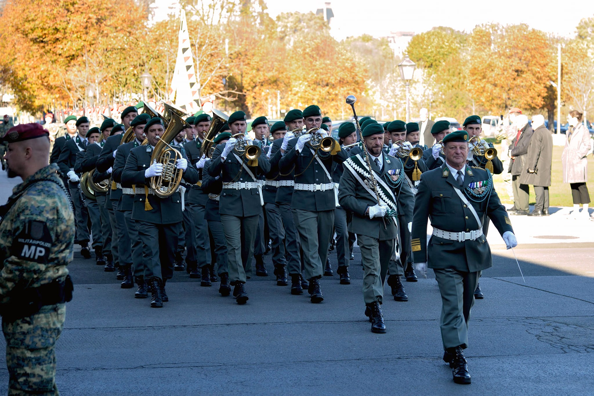 AUSTRIA / Vienna / Heldenplatz / Hofburg / Äusseres Burgtor / Militärische Allerseelenfeier