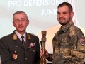 AUSTRIA / Vienna / Maria Theresien-Kaserne / Verleihung des Ehrenpreises Pro Defensione Junior an Stabswachtmeister Benjamin KRAUSCH und des Ehrenpreises Pro Defensione an Mag. Wolfgang MÜLLER