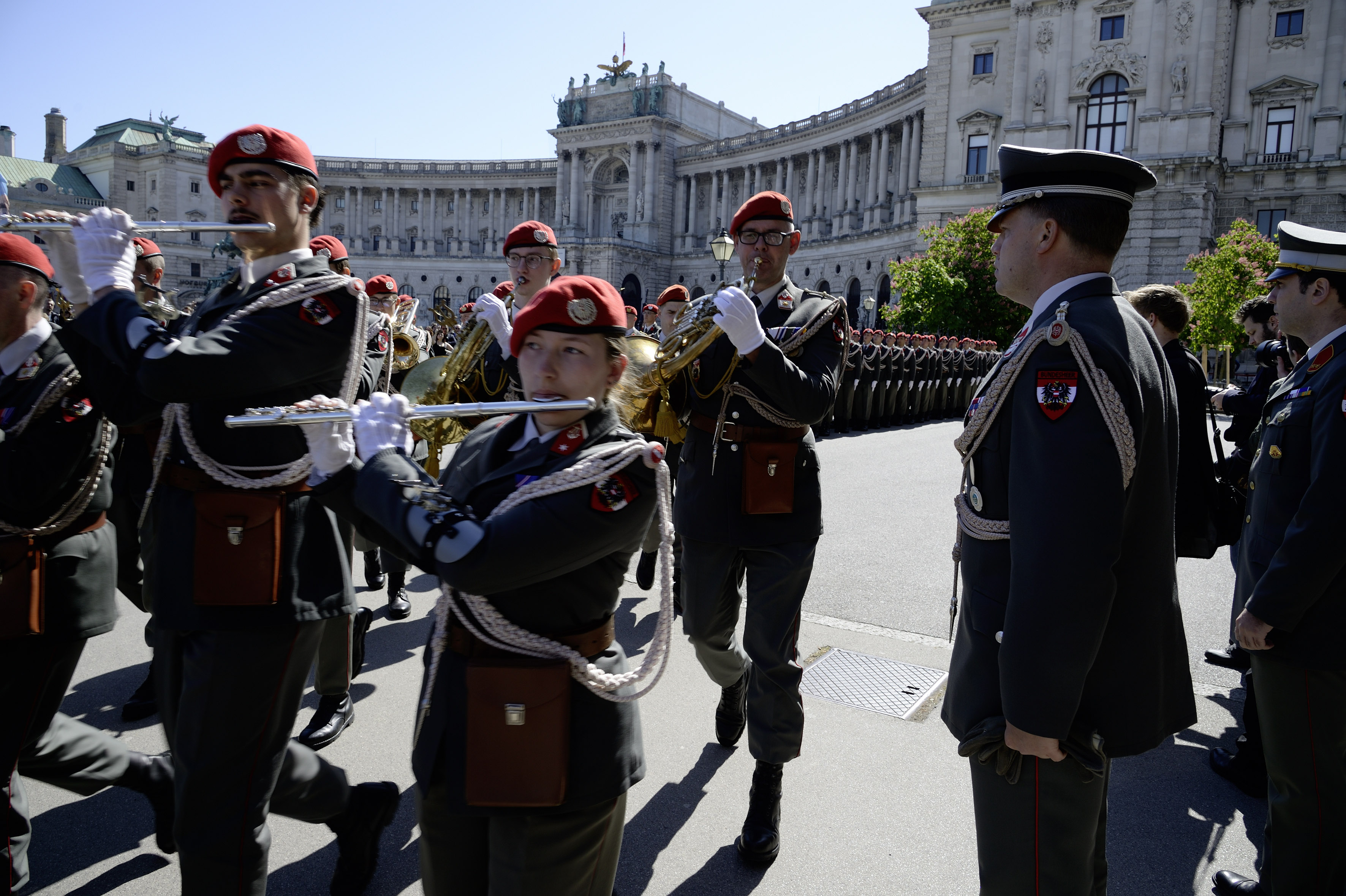 AUSTRIA / Vienna / Hofburg / Äußeres Burgtor / Republiksfeier anlässlich 80 Jahre Republik Österreich in Anwesenheit der Bundesregierung mit Kranzniederlegung im Weiheraum