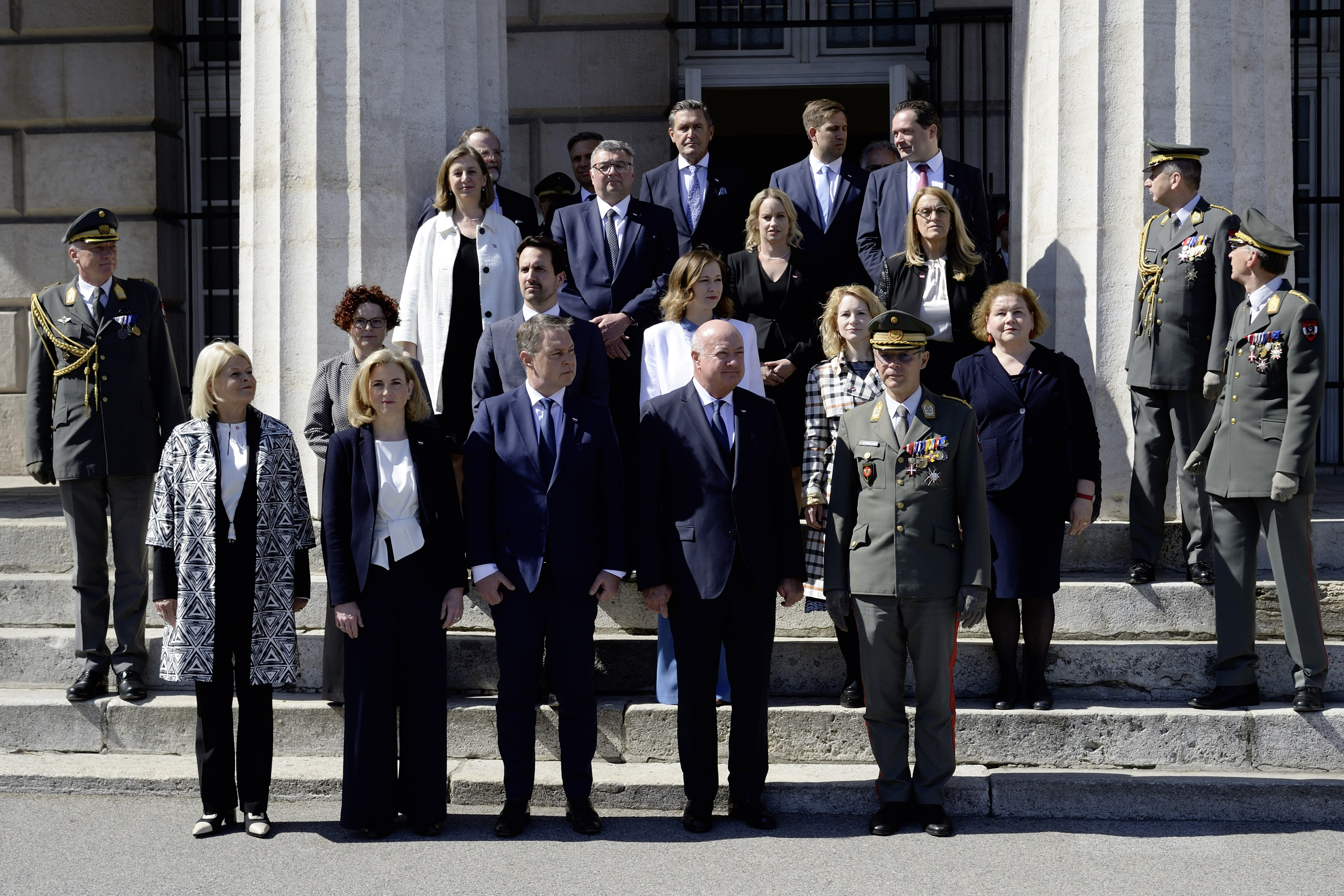 AUSTRIA / Vienna / Hofburg / Äußeres Burgtor / Republiksfeier anlässlich 80 Jahre Republik Österreich in Anwesenheit der Bundesregierung mit Kranzniederlegung im Weiheraum