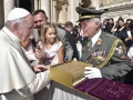 Garde_2018_09_12_EIDLER_Bibel beim Papst_305733_12092018