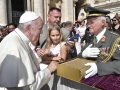Garde_2018_09_12_EIDLER_Bibel beim Papst_305815_12092018