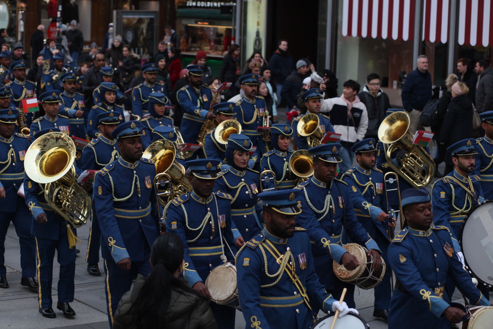2019_01_16_Gardemusik_Oman_Flashmob_BallderOffiziere - 28 of 36