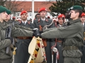 Anzugelobende-an-der-Fahne