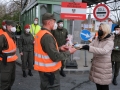 Osterbesuch von FBM Klaudia Tanner am 03 04 2021 bei den Assistenzsoldaten an der Staatsgrenze/Gmünd/NÖ