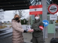 Osterbesuch von FBM Klaudia Tanner am 03 04 2021 bei den Assistenzsoldaten an der Staatsgrenze/Gmünd/NÖ